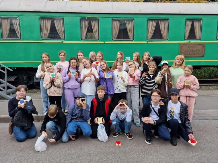 В рамках нацпроекта "Туризм и индустрия гостеприимства" ученики 6 "а" класса вместе со Светланой Леонидовной отправились в путешествие по Вологодчине..